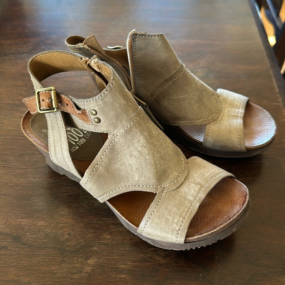 🔴Mis Mooz shoes.  Size 37